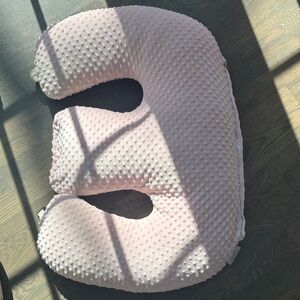 Twin Z Nursing Pillow like new barely used